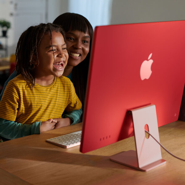 24-inch iMac with Retina 4.5K display: Apple M3 chip with 8-core CPU and 10-core GPU, 256GB SSD - Green (MQRN3B/A) - Image 6
