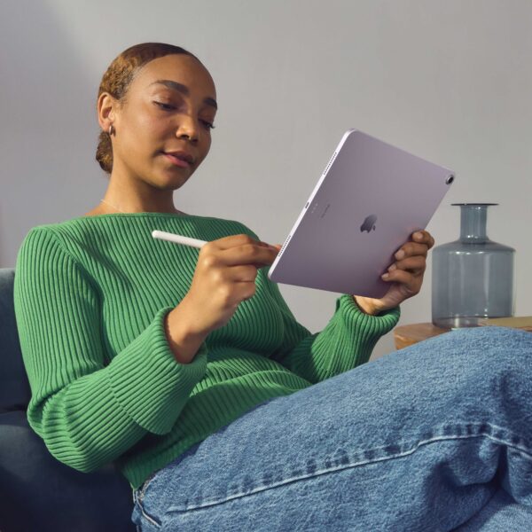 13-inch iPad Air Wi-Fi 128GB - Blue (MV283AB/A) - Image 5